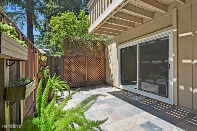 Building Photo - 201 Flynn Ave