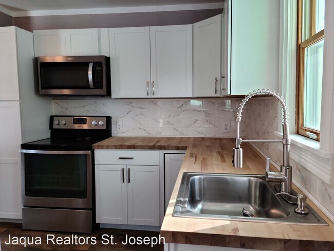 Building Photo - 4 br, 1 bath House - 2832 W John Beers Rd