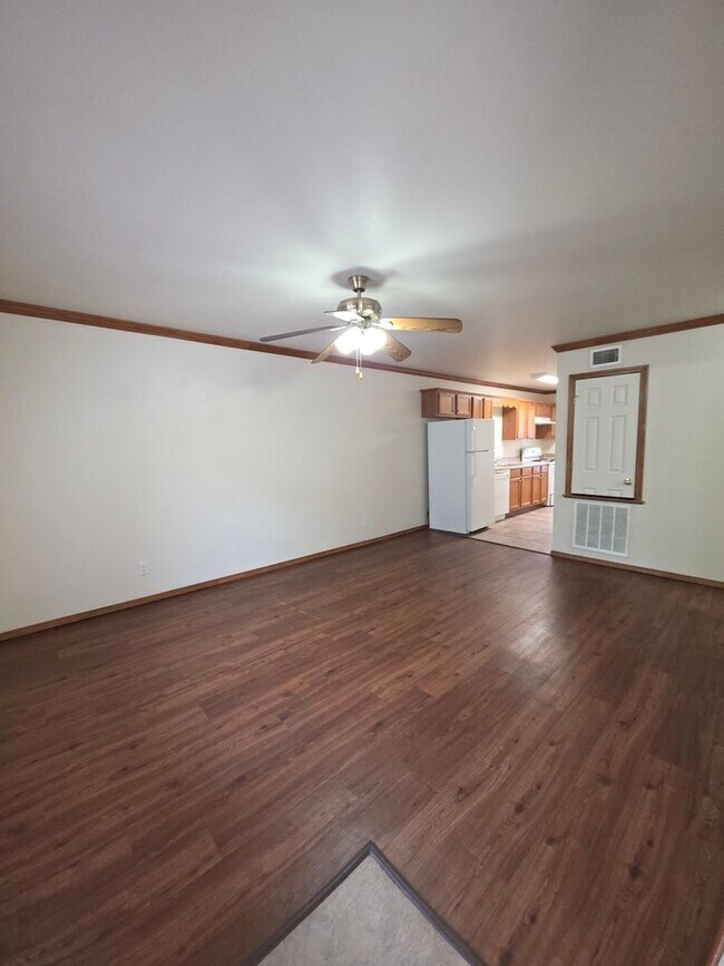 Foto del edificio - 614 E 8th St