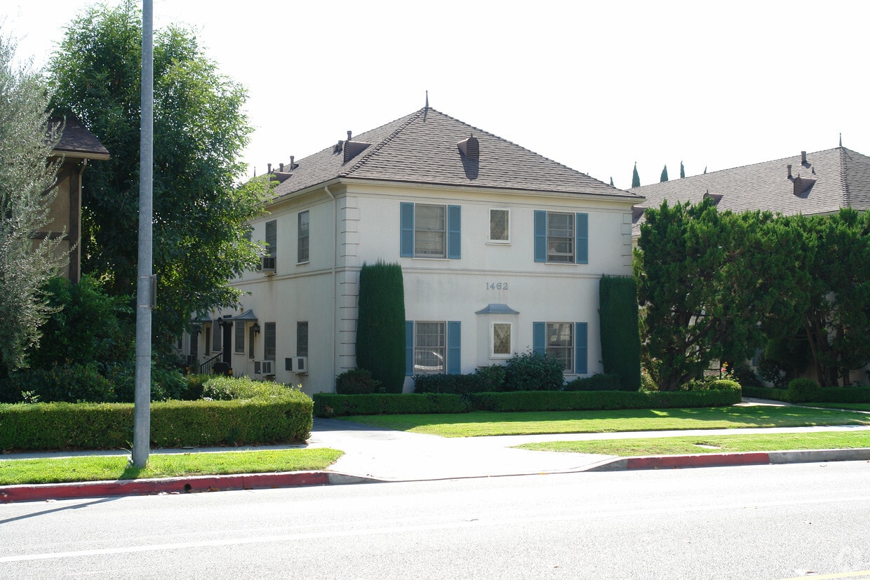 Building Photo - 1458 E Wilson Ave