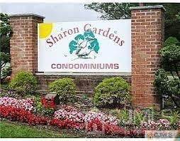 Foto del edificio - 512 Sharon Garden Ct
