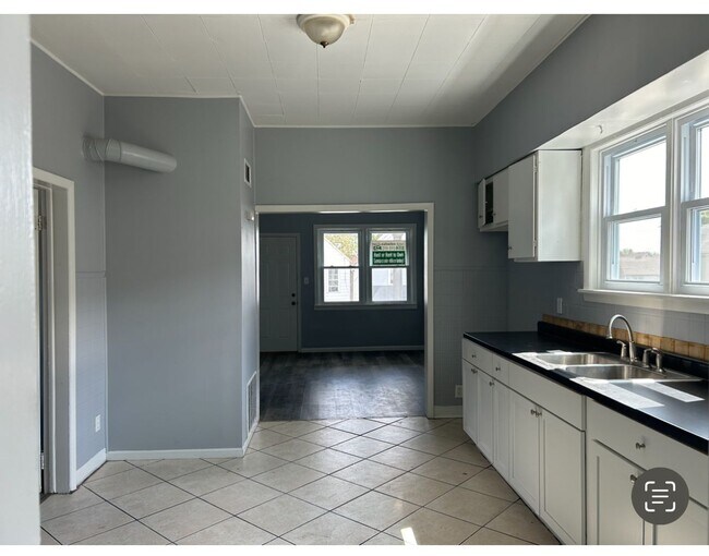 Building Photo - 4916 Homerlee Ave