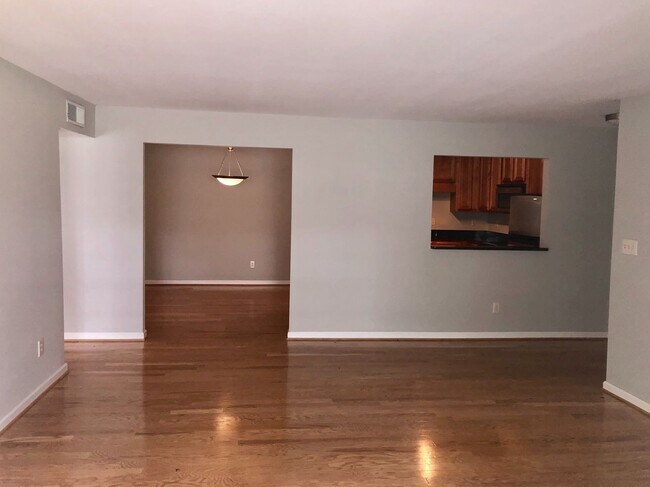 Foto del edificio - Very Spacious 2bd/2ba Condo in Brookhaven ...