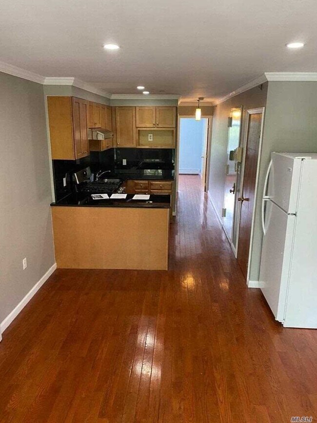 Foto del edificio - 142-23-142-37 37th Avenue