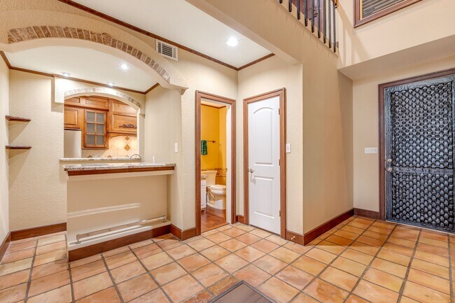 Foto del edificio - 516 S Post Oak Ln