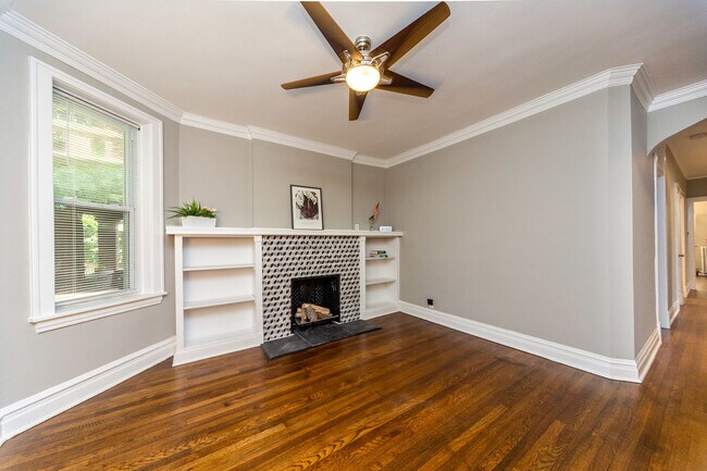 Building Photo - 2037 W Estes Ave