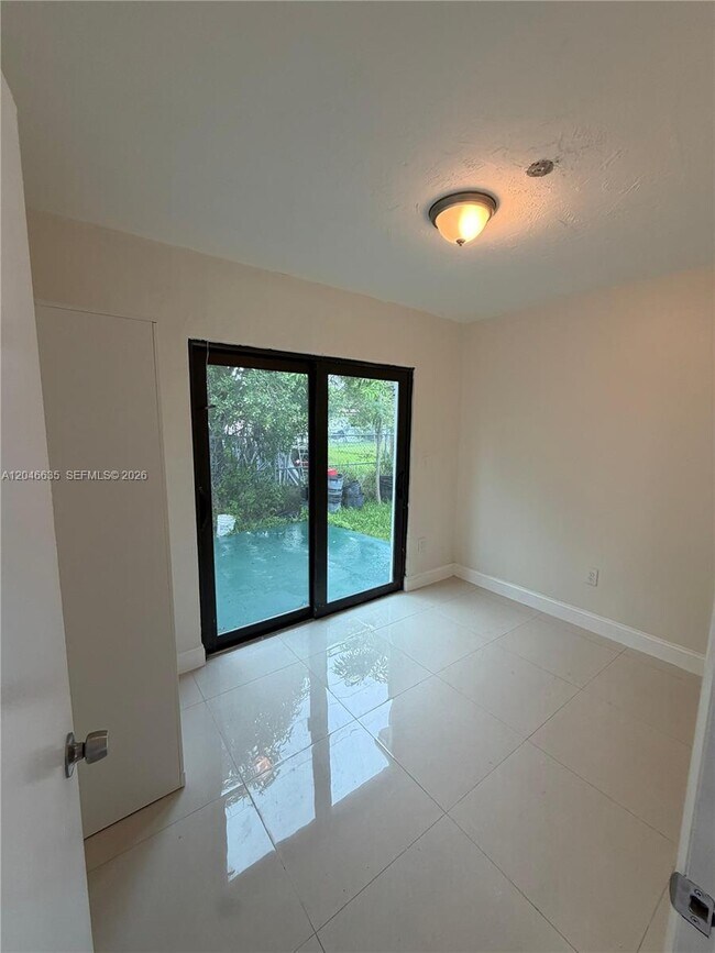 Foto del edificio - 465 NE 139th St