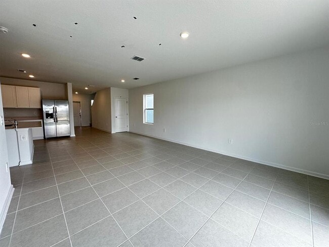 Building Photo - 3358 Alexander Dr