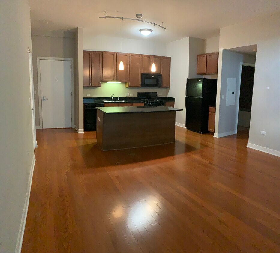 Building Photo - 6000 N Cicero Ave