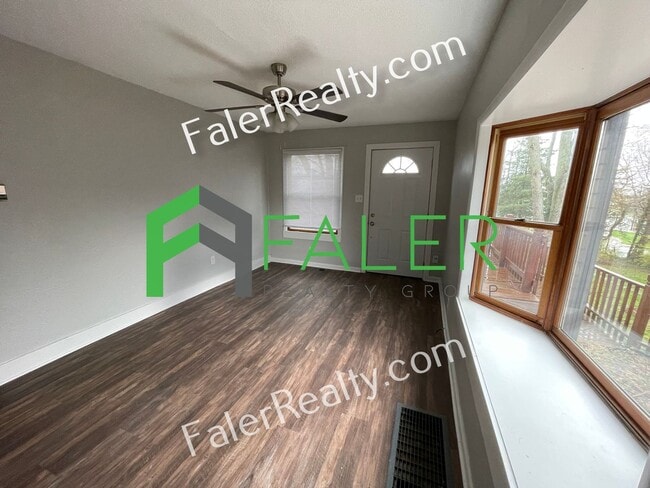 Building Photo - Darling Belmont Bungalow