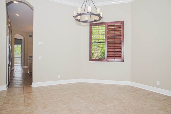Building Photo - 462 E Rosebud Dr