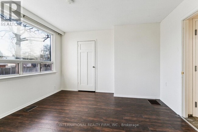 Photo du bâtiment - 279 Cedarvale Ave