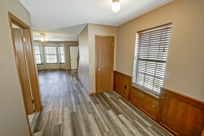 Building Photo - 16382 Hooper Rd