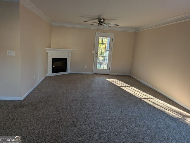 Foto del edificio - 144 Governor Ln