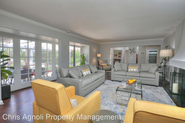 Foto del edificio - 5 br, 3.5 bath House - 2434 Santa Barbara St