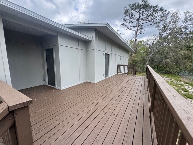 Foto del edificio - 923 Hagle Park Rd