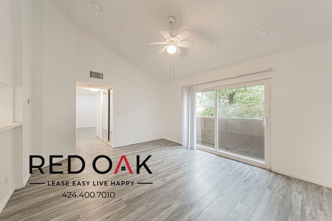 Building Photo - 13043 Vanowen St