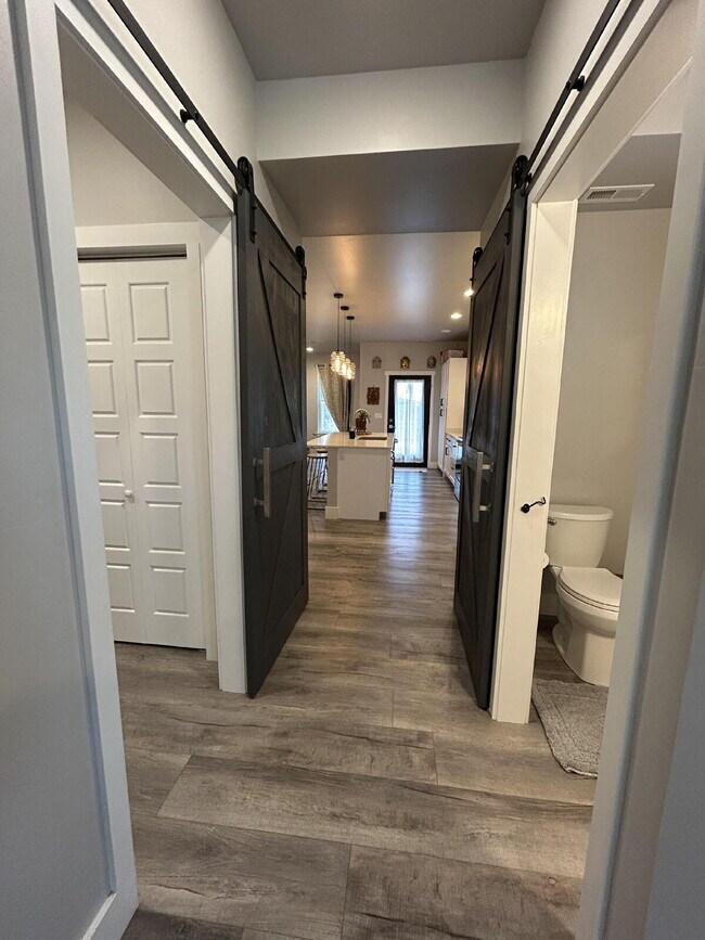 Building Photo - Beautiful Fully Furnished 3 Bed, 2.5 Bath Townhouse on Corner Lot