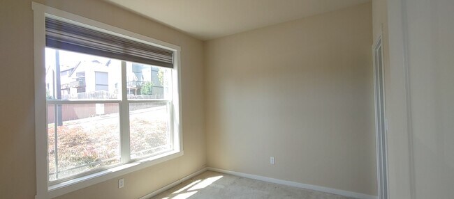 Foto del edificio - Beautiful Bull Mountain 4 Bedroom 2 1/2 Bath Home Just a Block from the Community Pool and Park!