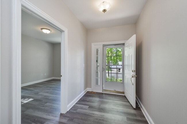 Building Photo - 410 Delnor Glen Dr