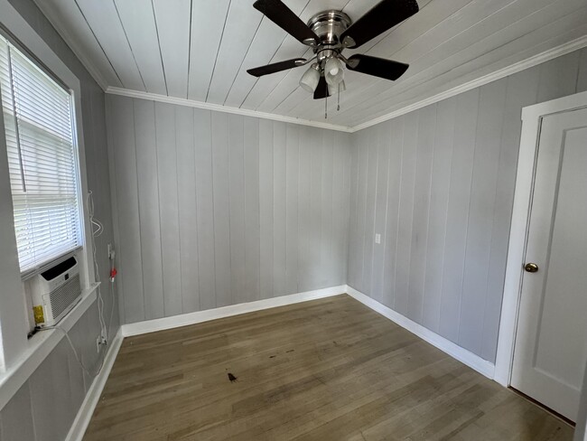 Building Photo - 200 Park Ave