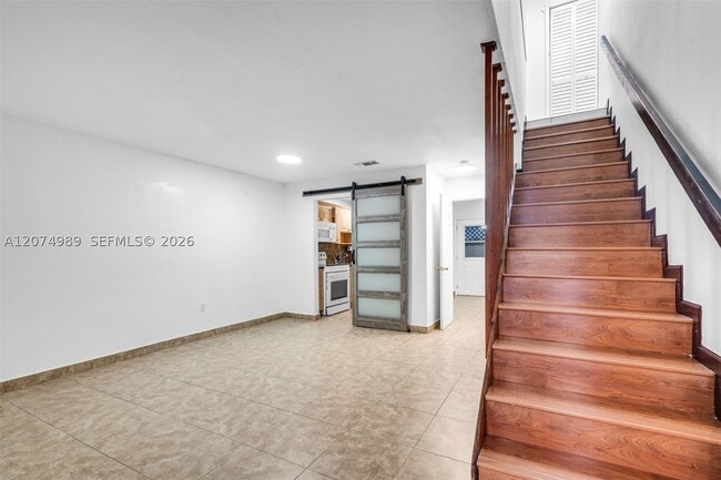 Building Photo - 627 W 68th St