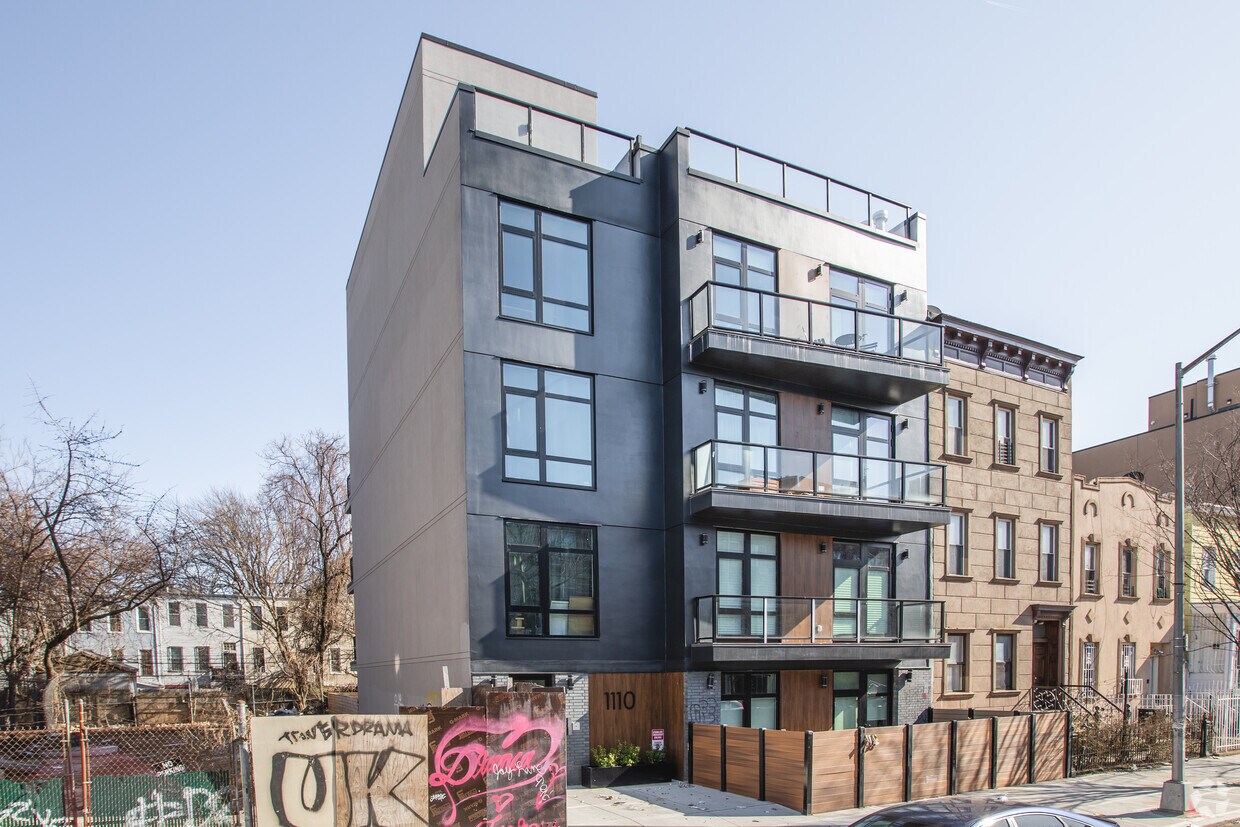 Building Photo - 1110 Madison St