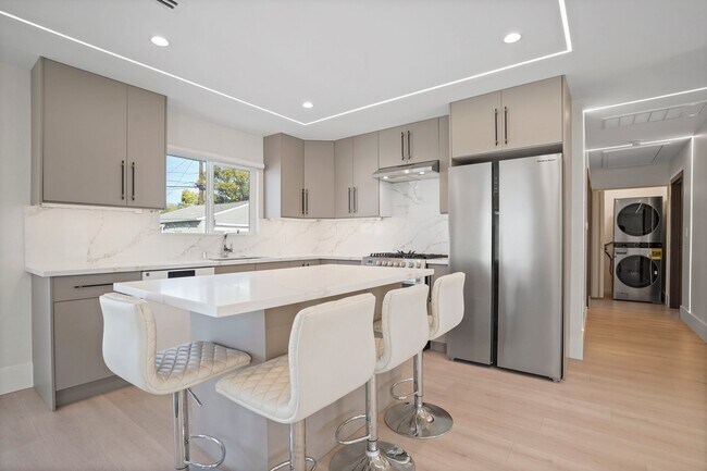 Foto del edificio - 1239 N Reese Pl