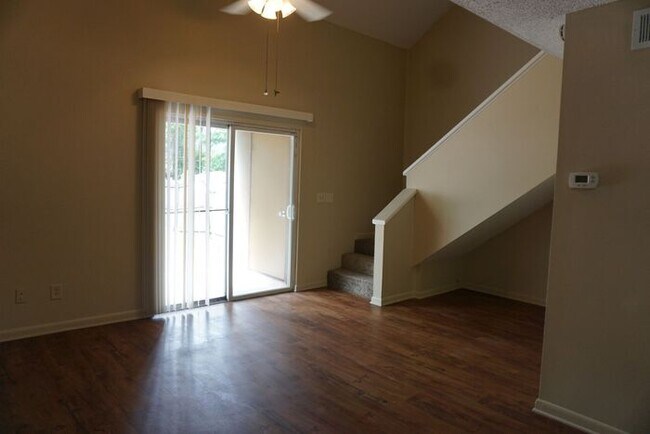Foto del edificio - 2 Bedroom 2 Bath Townhouse Near NAS Jax