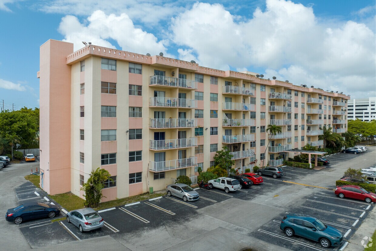 Foto principal - Tall Tree Condominium