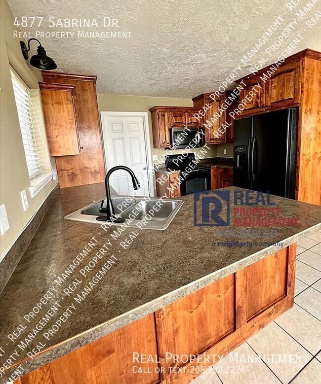 Foto del edificio - 4877 Sabrina Dr