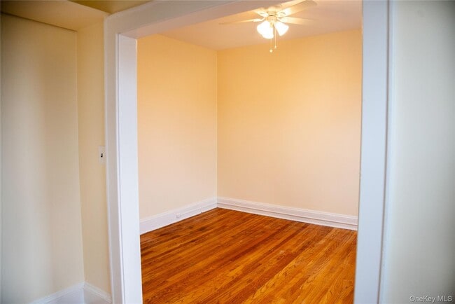 Building Photo - 17A Park Ln S