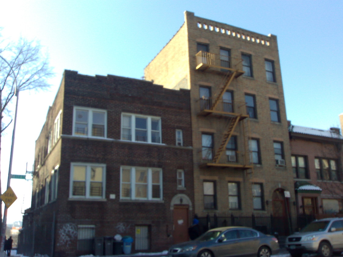 Primary Photo - 24 W 174th St