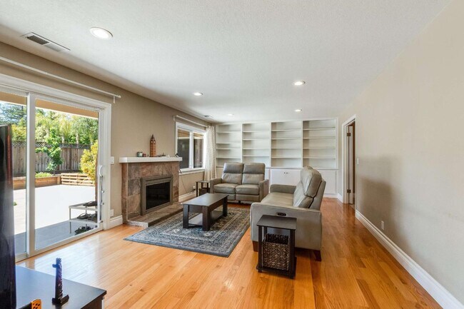 Building Photo - 12371 Saraglen Dr