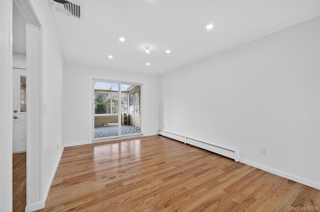 Foto del edificio - 13 Sutherland Dr