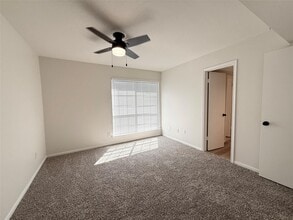 Building Photo - 1860 White Oak Dr