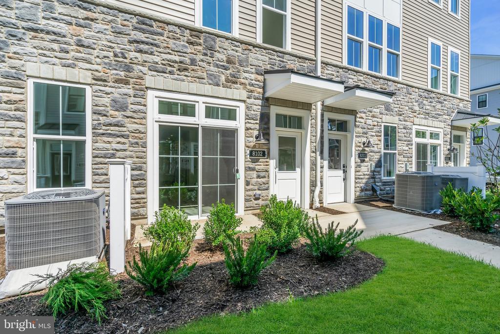 Foto principal - 8102 Donatello Dr