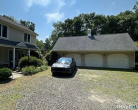 Building Photo - 11 Orchard Hill Rd