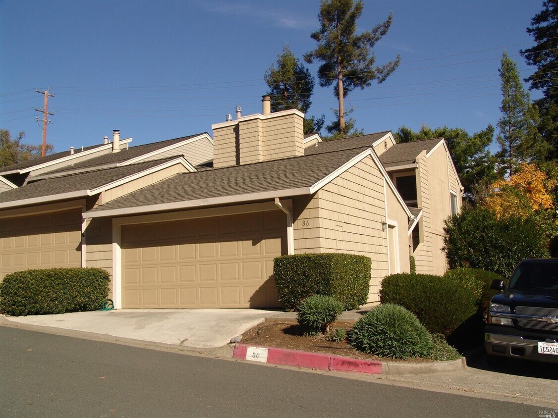 Primary Photo - 86 Sequoia Glen Ln