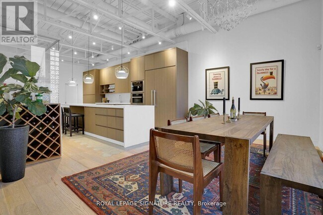 Photo du bâtiment - 676 Richmond St W