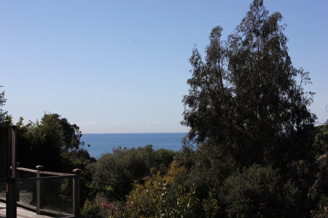 Foto del edificio - 633 Radcliffe Ave