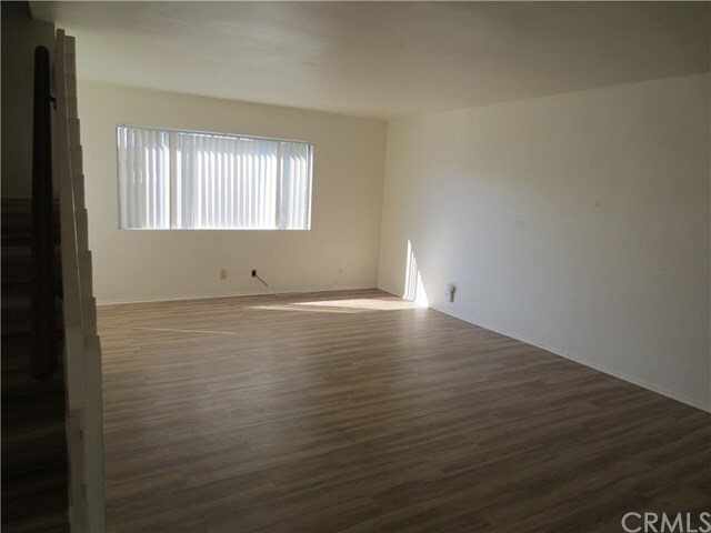 Building Photo - 318 Avenida Santa Barbara