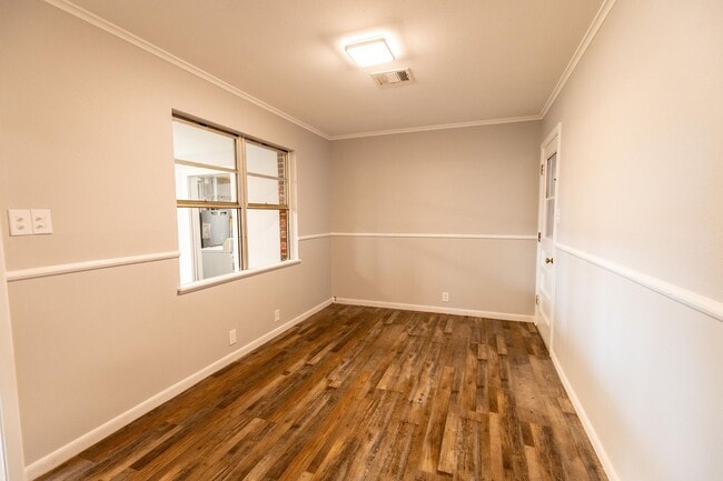 Building Photo - Large 3-Bed, 1-Bath Home on Anderson Island – Newly Remodeled!