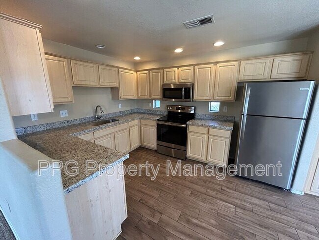 Foto del edificio - 9555 E Raintree Dr
