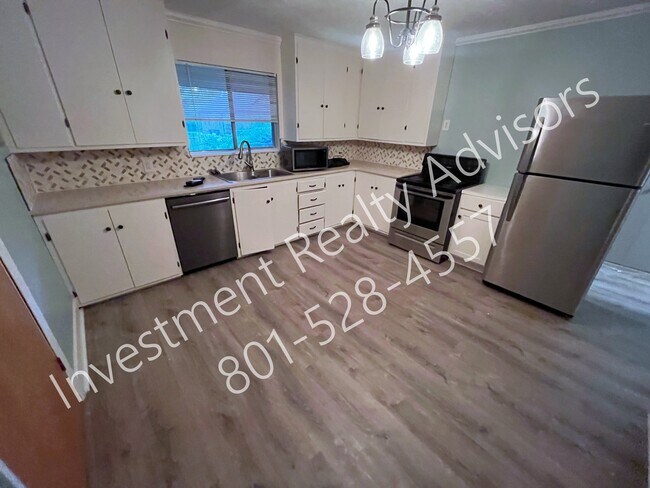 Building Photo - 574 E 200 S