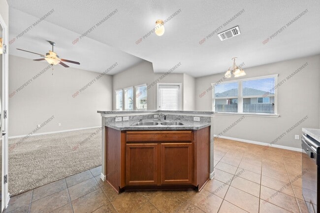 Foto del edificio - 1115 Roanoke Dr