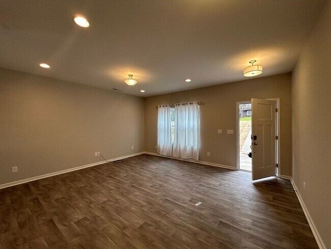Foto del edificio - 1125 Laurel Woods Dr