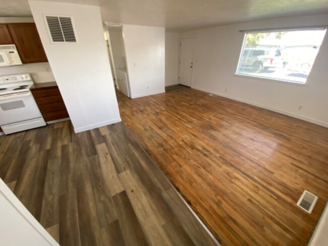 Foto del edificio - 1345 E 5th N
