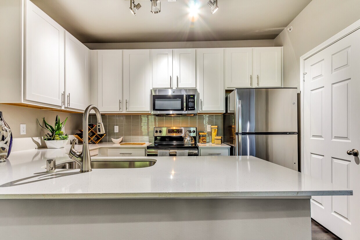 Avalon Addison Apartments in Addison, TX