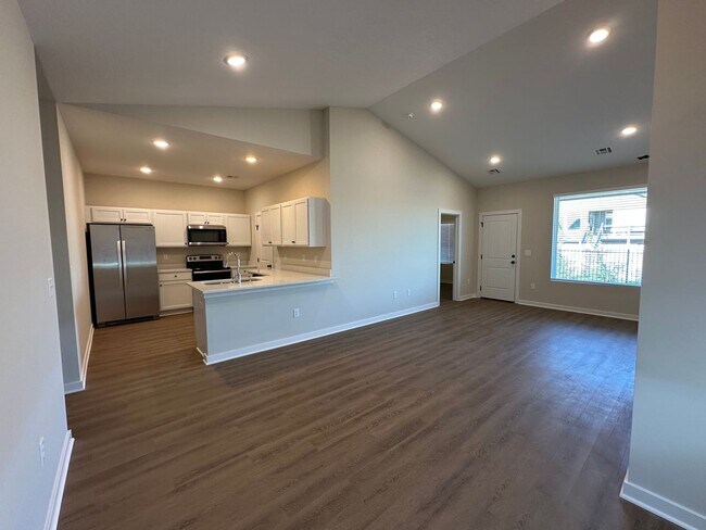 Foto del edificio - Gorgeous, BRAND NEW 4 Bedroom 2 Bath Duple...